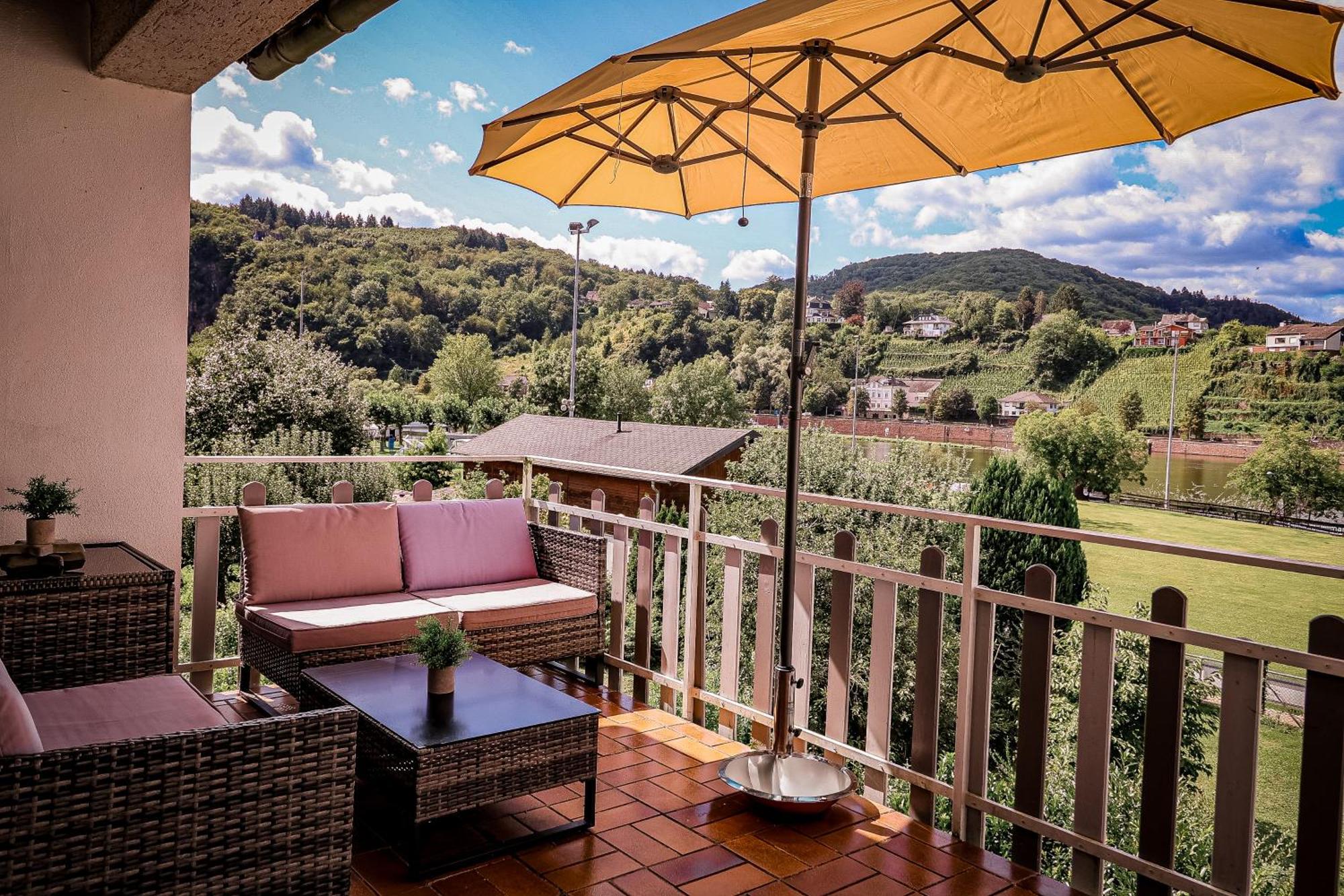 Traumaussicht Kamin Balkon Burgblick 65 Zoll Tv Netflix Sky Joyn Lindenplatz Bullay Exterior foto